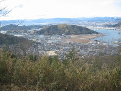 茶臼山から坂の町を俯瞰する