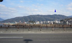 祇園新橋より望む松笠山